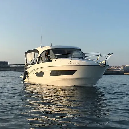 Yate De Lujo En Bateau-hôtel Getxo